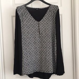 New Directions Women’s Top S Black White Long Sleeves Short front zipper V-neck